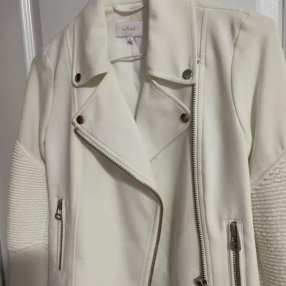 Wilfred Moto Fabric Jacket in size 00. Colour is a creamy white. - Picture 6 of 6